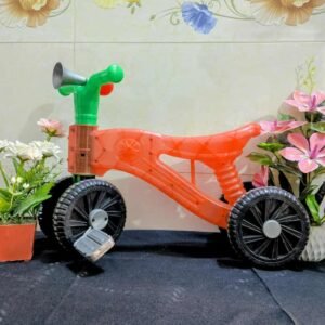 লাল বেবি সাইকেল